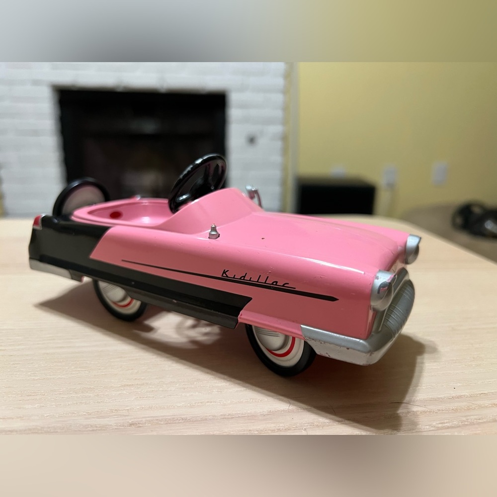 Kiddie Car Classics 19cm Long QHX9094 - 1956 Garton Kidillac Hallmark - Pink